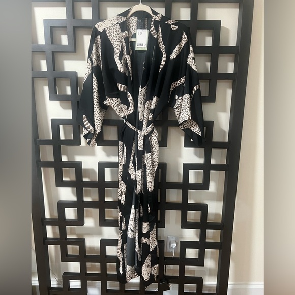H&M Women’s Robe - Picture 1 of 3